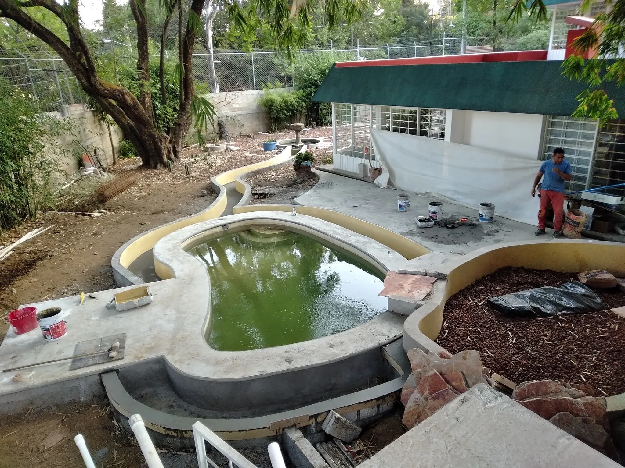 Biopiscina rectangular con playa - 9